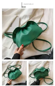 Vues détaillées du sac nuage vert avec design plissé et bandoulière réglable en similicuir souple