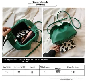 Guide des tailles pour le sac nuage plissé vert montrant les dimensions et la bandoulière