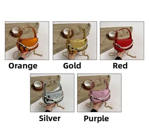 Mini borse metallizzate con perle nei colori arancio, oro, rosso, argento e viola