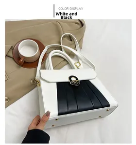 Detailansicht der PU-Handtasche im Color-Block-Design mit Goldschnalle und modischen Falten