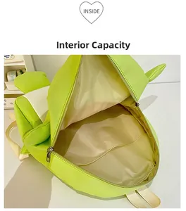 Detailansicht der geräumigen Innenkapazität und Innentasche dieses grünen Kinderrucksacks