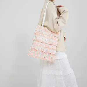 Borsa a spalla floreale con volant in pizzo a strati e motivi di fiori rosa arancio