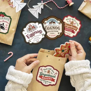 Details von Vintage-Weihnachtsaufklebern mit Motiven wie Eierpunsch und Lebkuchenbäckerei