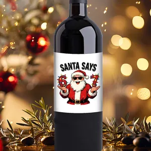 Primer plano de pegatinas navideñas para botellas de vino con ilustración de Santa Says