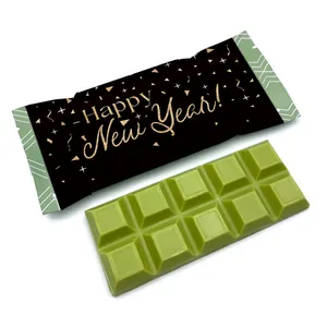 Matcha chocoladereep met Happy New Year decoratie stickers voor nieuwjaarsfeest