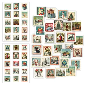 Detalle macro de sellos navideños vintage con diseños de renos y Papá Noel