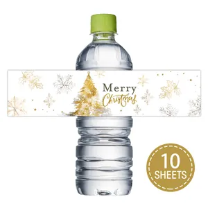 Kerst waterfles etiketten met gouden kerstboom ontwerp en Merry Christmas tekst opdruk