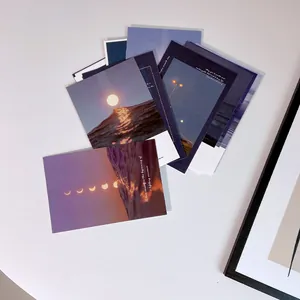 Künstlerische Moonlight-Postkarten mit Mondphasen und Nachtlandschaften auf weißem Hintergrund