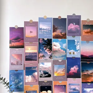 Collage mural esthétique avec photos de nuages au coucher du soleil et citations motivantes