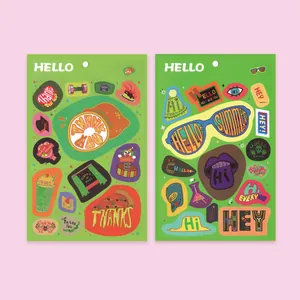 Set van twee kleurrijke cartoon DIY stickers met zomerthema's en creatieve illustraties