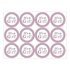 Détail de 12 autocollants ronds It's a Girl roses avec bordures pour baby showers