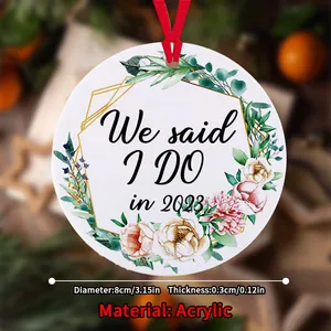 Detailweergave van 8cm ronde acrylaat bruiloft decoratie met bloemenpatroon en afmetingen