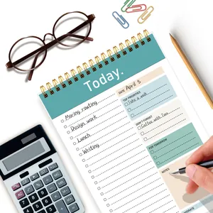 Dettaglio delle pagine dell'agenda A5 con lista to-do e monitoraggio acqua