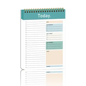 Dettaglio dell'agenda to-do list in inglese con rilegatura a spirale e sezioni giornaliere