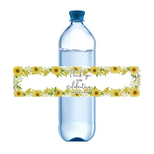 Detalle macro de etiqueta para botella con diseño de girasol y texto de agradecimiento