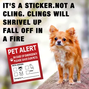 Détail de l'autocollant Pet Alert rouge et blanc avec champs pour chien, chat, oiseau