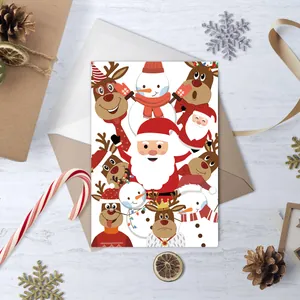 Kerstkaart met de Kerstman en rendieren op wit hout met kraft envelop set