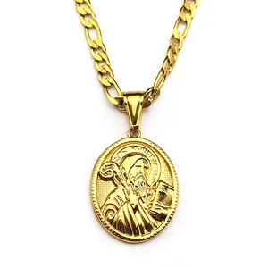Collier médaille Saint Benoît en acier inoxydable doré avec une chaîne Figaro