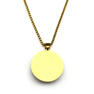 Collier cercle doré Hécate avec finition brossée et pendentif Strophalos sur chaîne