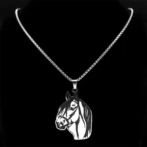 Collier unisexe avec pendentif tête de cheval en acier inoxydable et chaîne sur fond noir