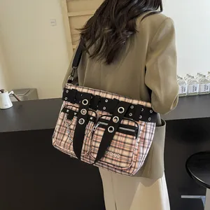 Retro plaid tote bag with large capacity and metal chain detail on female model