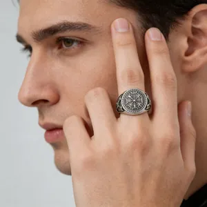 Vintage Wikinger Vegvisir Kompass Ring für Männer aus robustem Edelstahl am Finger