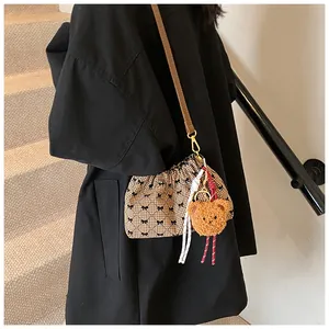 Mini bolso cubo de cuadros con lazos y colgante de oso estilo bandolera chic