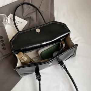Borsa a mano rettangolare retrò in pelle cerata nera con chiusura magnetica in metallo