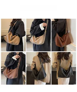 Collage de grands sacs hobo en cinq couleurs avec bretelles réglables