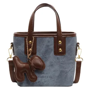 Bucket Bag aus Denim und Leder mit Hundeanhänger und FASHION & YM Print für Damen