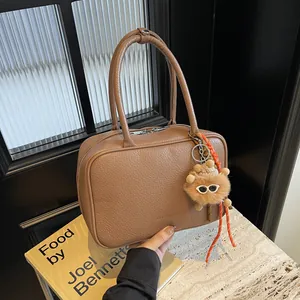 Damen Vintage PU Leder Litschi Muster Handtasche Mit Plüsch Löwe Anhänger Koreanischen Stil Kleine Quadratische Tasche Top Griff Täglich