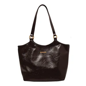 Large capacity vintage coffee brown tote bag in glossy leather with golden hardware