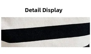Dettaglio macro del tessuto in tela resistente con strisce bianche e nere e trama spigata