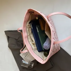 Borsa tote in pelle PU rosa con stampa di ciliegie rosse, interno ampio e cerniera