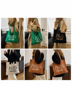 Sacs cabas en tricot vert, noir, beige et orange avec broderies de lettres de ville