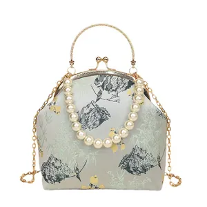 Bolso bordado estilo chino retro con asa de perlas y cierre de marco metálico