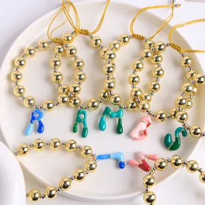 Pulsera de cuentas bañada en oro de 18K con letras de esmalte de colores y cordón ajustable
