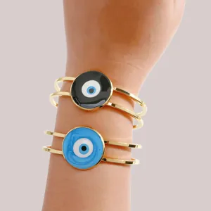 18K vergoldete Evil-Eye-Armreifen mit schwarz-blauem Emaille-Anhänger für Damen