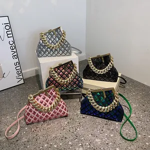 Sac de soirée pailleté avec bandoulière chaîne disponible en cinq coloris chics