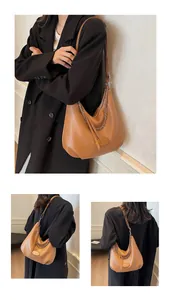 Dettaglio della borsa tote in pelle martellata caramello con catena e zip in metallo