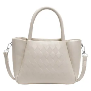 Schicke beige gesteppte Beuteltasche mit Griffen und verstellbarem Riemen für Damen