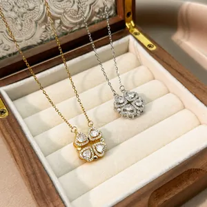 Collar de trébol convertible con colgantes de corazón de circonita dorada y plateada en joyero