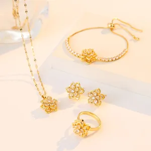 Élégante parure florale dorée avec collier et bracelet lotus tournant sertis de zircons