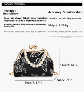 Dimensiones detalladas del bolso bordado con asa de perlas y correa de cadena dorada