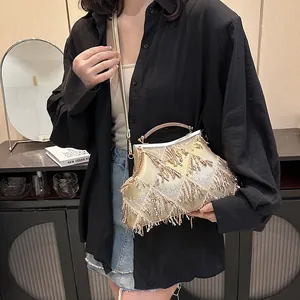 Sac de soirée doré champagne avec paillettes, glands et poignée en métal chic