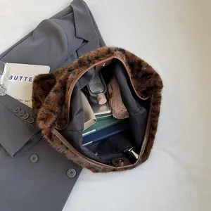 Borsa tote leopardata in finta pelliccia di visone con grande capacità e consistenza morbida