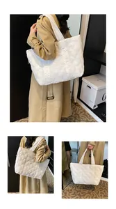 Dettaglio borsa shopper trapuntata bianca con cuciture a diamante e tracolla imbottita