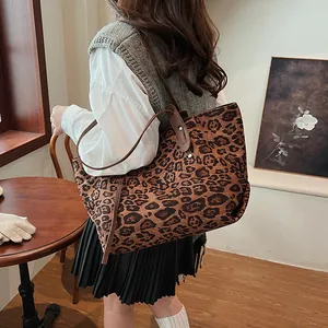 Grand sac cabas à imprimé léopard avec anses en cuir pour le shopping quotidien