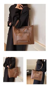 Detail einer großen braunen Kunstleder-Shopper-Tasche mit passender kleiner Reißverschlusstasche