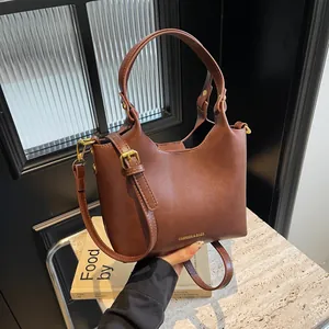 Sac Seau en Cuir PU Rétro pour Femmes Sac Cabas Vintage Grande Capacité Sac à Bandoulière Sous le Bras Sangle Réglable